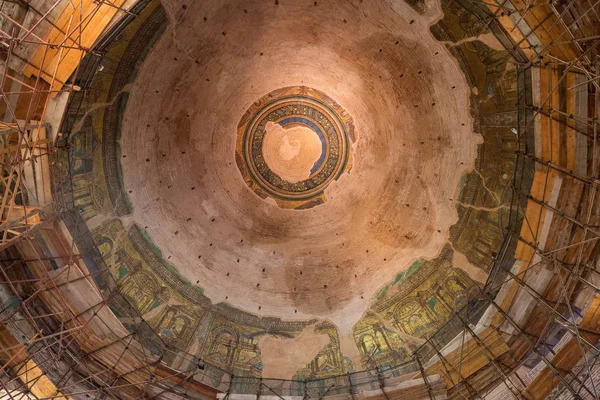 Unter der Kuppel der Rotunde des Galerius, Thessaloniki lizenzfreie Stockbilder