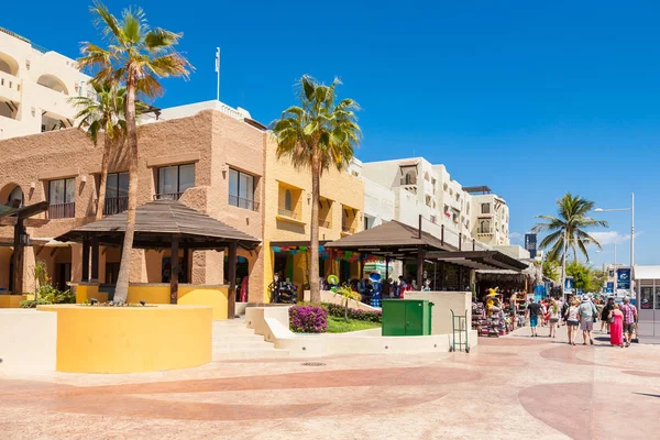 Nadmorskiej promenady w mieście Cabo San Lucas marina — Zdjęcie stockowe