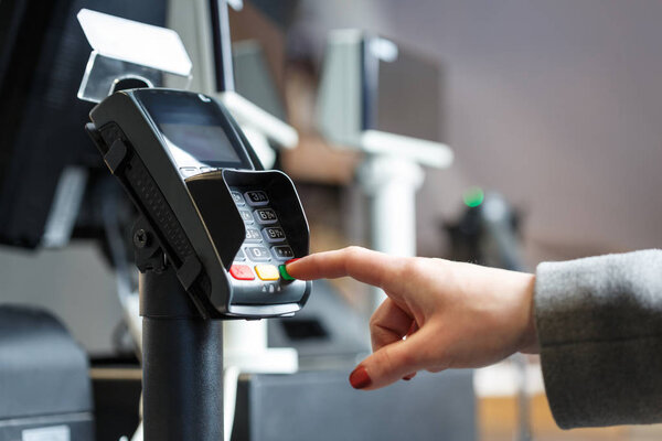 Entering pin code in a card terminal