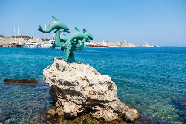 Dplphins socha v Město Rhodos, Řecko — Stock fotografie
