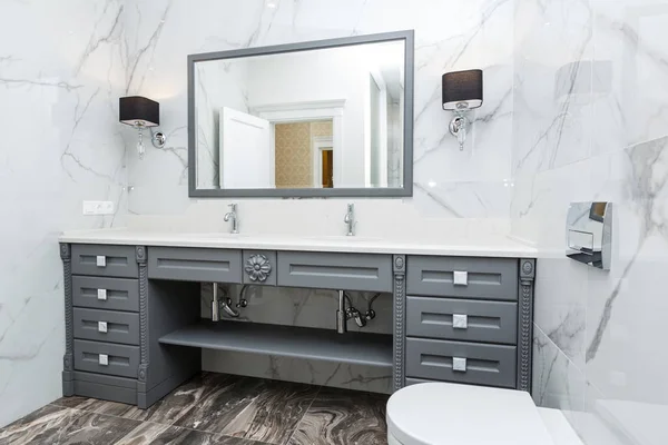 Modern gray bathroom — Stock Photo, Image