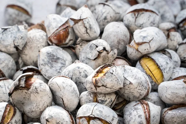 Cacho de castanhas torradas — Fotografia de Stock