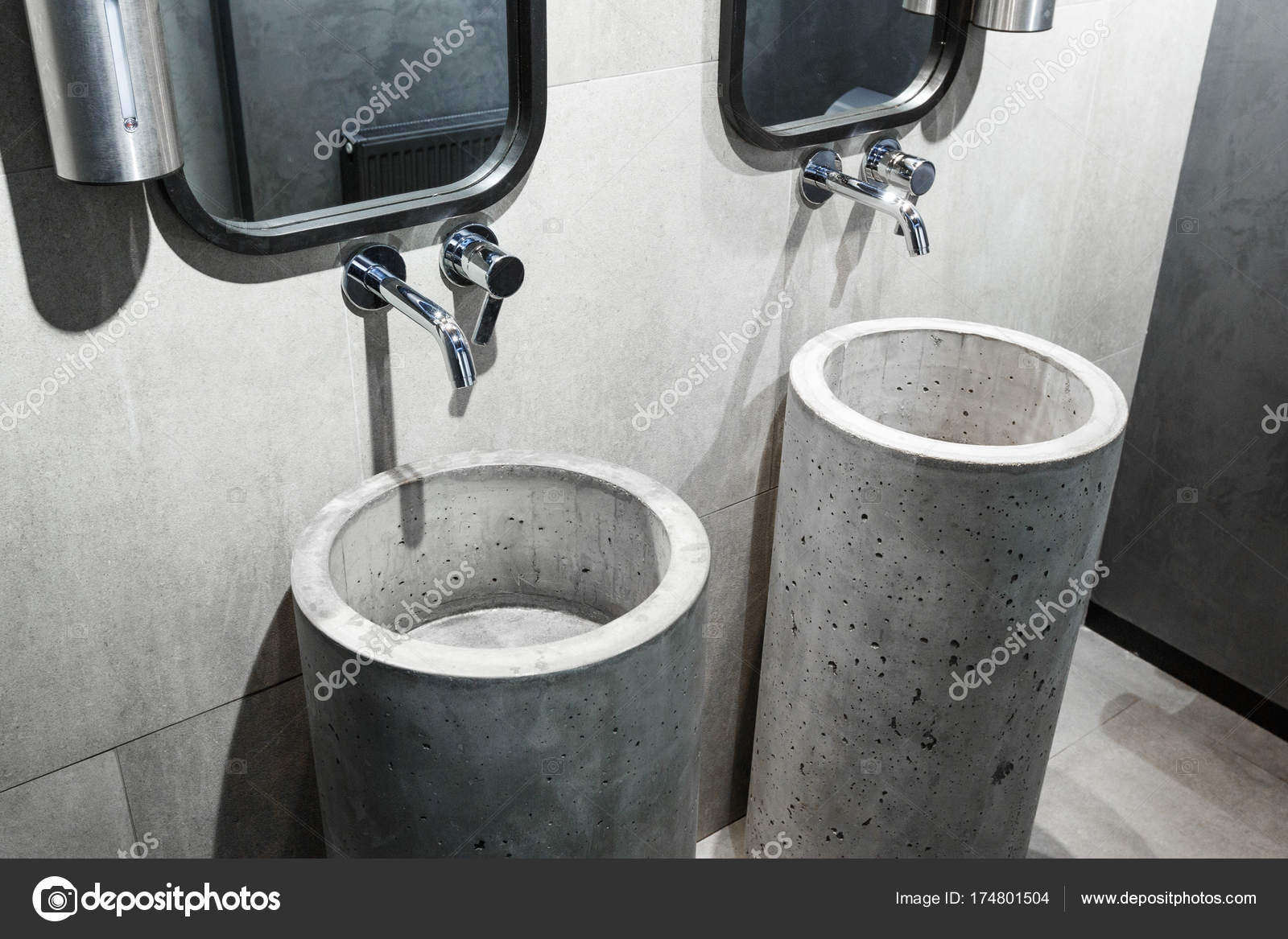 Lavabo in cemento in un interno in stile loft — Foto Stock ... Lavabo in cemento in un interno in stile loft — Foto Stock ...