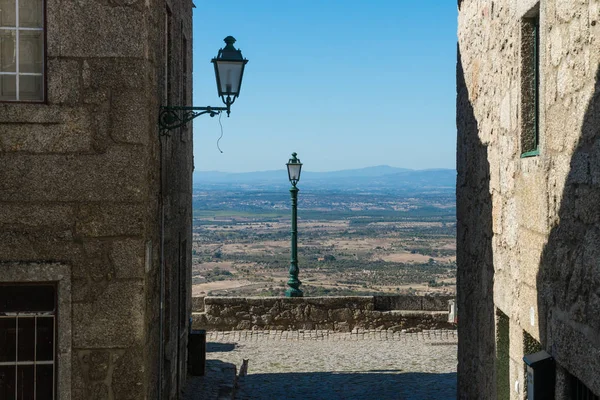 Street view with street lanterns in Monsanto village, Portugal — Stock Photo, Image