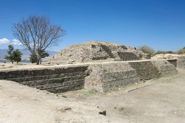 Antiguas ruinas zapotecas en Monte Alban, Oaxaca — Foto de Stock