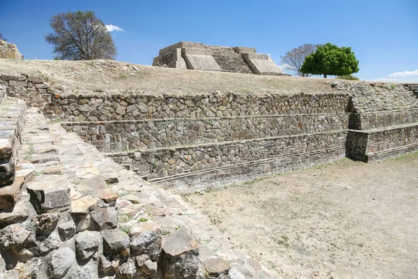 Antigas ruínas Zapotecas em Monte Alban, Oaxaca — Fotografia de Stock