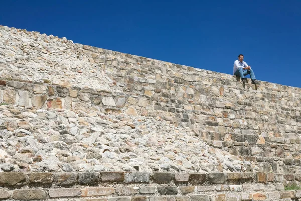 Руїни стародавнього сапотеків на Монте Албан, Oaxaca — стокове фото