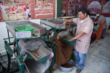 Bir çikolata ve köstebek işçi alışveriş La Soledad ambalaj kakao olmak