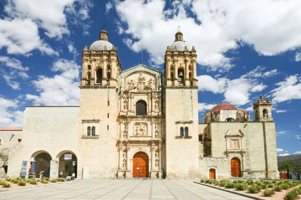 Kościół Santo Domingo de Guzman w Oaxaca w Meksyku — Zdjęcie stockowe