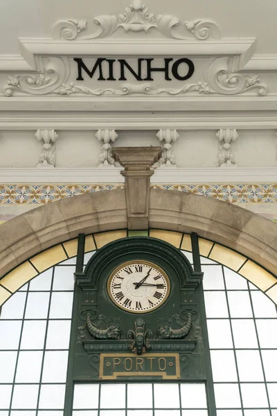 Saat Sao Bento tren istasyonuna Porto — Stok fotoğraf