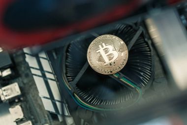 Bitcoin cryptocurrency fiziksel metal altın sürümü