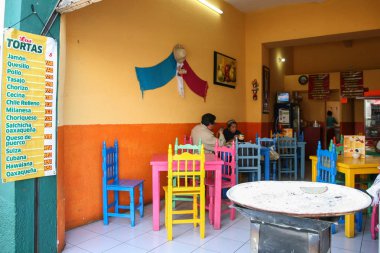 Oaxaca, Meksika için yerel eatery bir akşam yemeği insanlar