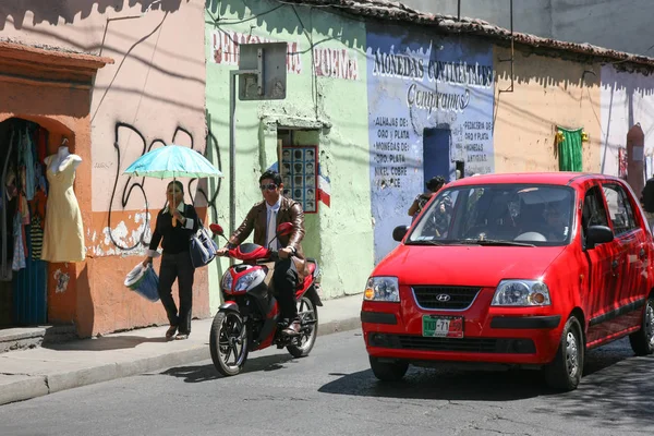 Oaxaca Messico Marzo 2012 Persone Strade Colorate Luminose Della Città — Foto Stock