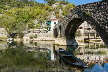 Eski taş köprü Rijeka Crnojevica, Karadağ kemerli
