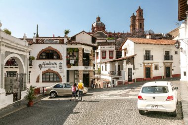 Taxco'da, Mexic tipik mimarisi ile Merkezi caddelerinden biri