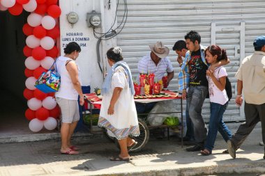 Taze meyve kokteylleri yerel satan adamdan Merida ben Pazar