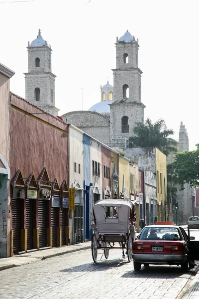 Vista da manhã das ruas no centro de Mérida, Yucatan, Mexic — Fotografia de Stock