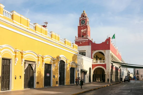 Weergave van het Stedelijk Paleis (Palacio Municipal) in Merida, Yucatan — Stockfoto