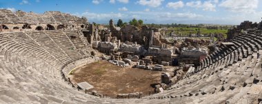 görünümünü Antik Roma amfi tiyatro Side, Türkiye