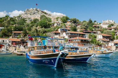 Yat ve seyahat tekne Kaleköy (Simena limanda demirledi),