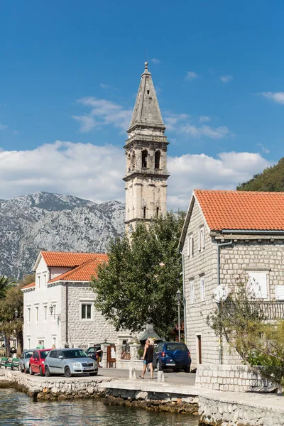 Zvon věž svatého Mikuláše kostel v Perast, Černá Hora — Stock fotografie