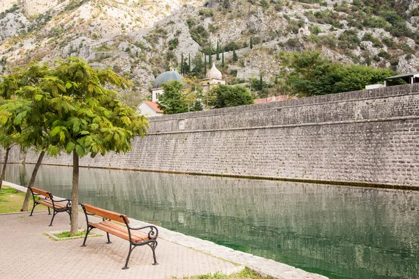 黑山 Kotor 老城附近的堡垒城墙 — 图库照片