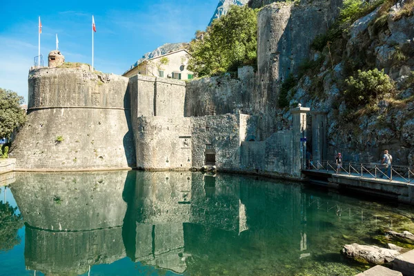 Mura della fortezza della città vecchia di Kotor, Montenegro — Foto Stock