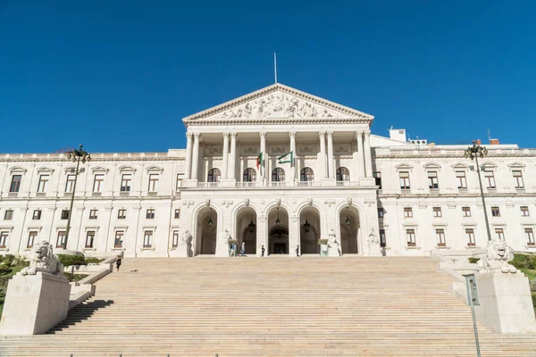 Framifrån av det portugisiska parlamentet, Palace av St.Benedict ( — Stockfoto