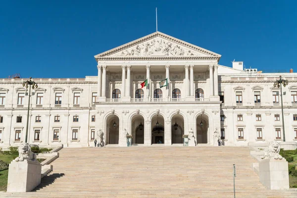 葡萄牙议会的前面看法, st. 本尼迪克特宫殿 ( — 图库照片