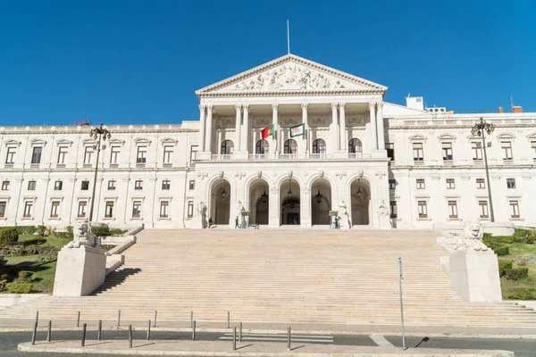 Vorderansicht des portugiesischen Parlaments, Palast des heiligen Benedikt ( — Stockfoto