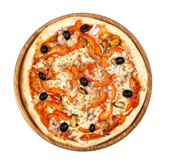 Classica pizza sottile con frutti di mare, mozarella, pepe su dorso bianco — Foto Stock