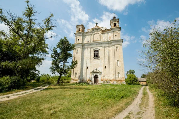 ウクライナのリヴネ地方のVelyki Mezhirishy村にあるSaint Anthony Church ウクライナの旅行先 — ストック写真