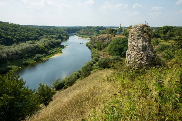 Ερείπια Του Κάστρου Gubkiv Hubkiv Έναν Ποταμό Sluch Λόφους Καλοκαίρι Royalty Free Εικόνες Αρχείου