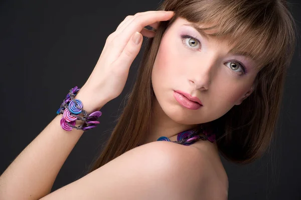 Portrait of a young beautiful girl — Stock Photo, Image