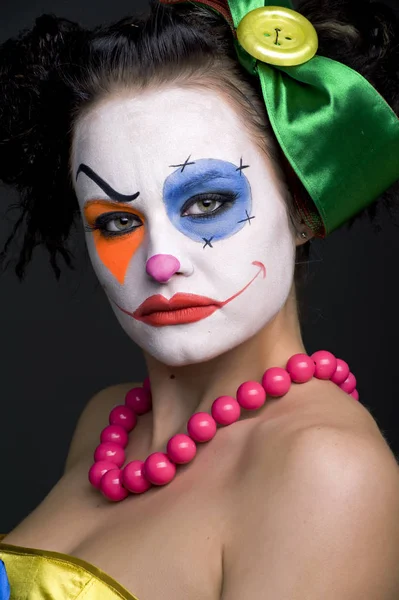 Retrato de estúdio de uma jovem menina bonito — Fotografia de Stock