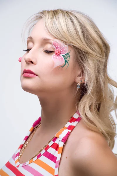 Retrato de estudio de una joven linda chica — Foto de Stock