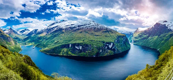 Panorama Geiranger fjord, Norway. — стокове фото