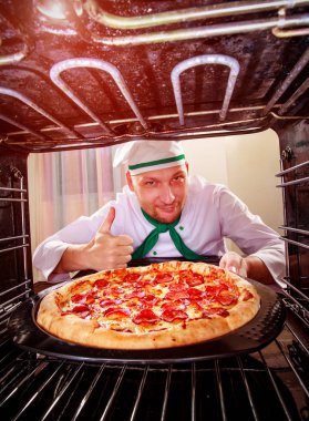 Şef Pizza fırın pişirme.