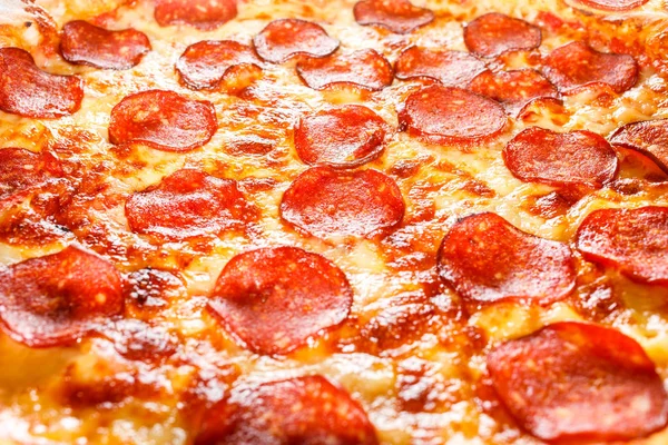 Pepperoni pizza närbild — Stockfoto