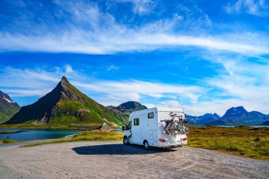 Aile tatil seyahat, kamyonet ve karavan tatil gezisi