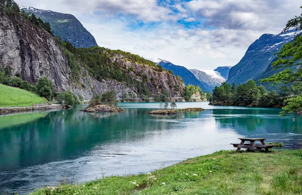 Lovatnet lago bela natureza Noruega . — Fotografia de Stock
