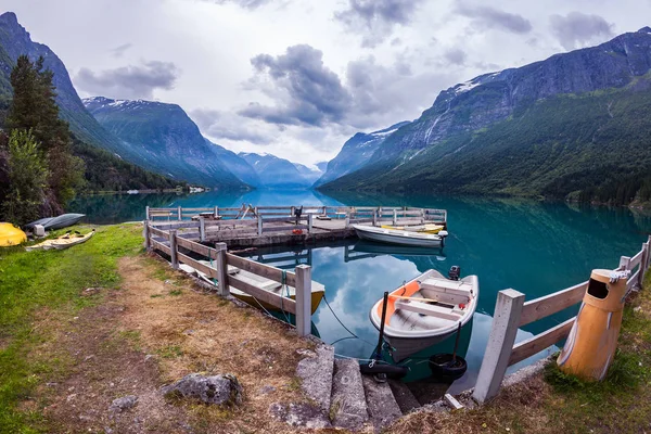 Lovatnet lago bela natureza Noruega . — Fotografia de Stock