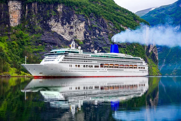 Cruise Liners On Geiranger fjord, Norway — Stock Image Cruise Liners On Geiranger fjord, Norway Stock Photo