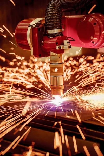 CNC-Laser-Plasmaschneiden von Metall, moderne Industrietechnologie. — Stockfoto