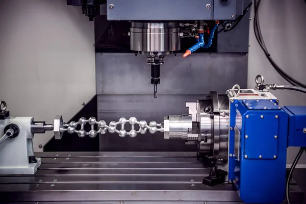 Metallverarbeitende CNC-Fräsmaschine. — Stockfoto