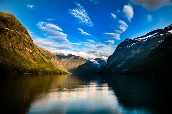 Lovatnet lago bela natureza Noruega . — Fotografia de Stock