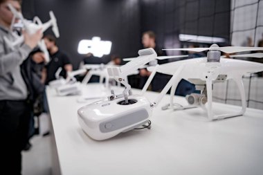Moskova Rusya: 01 Nisan 2017 - ile DJI indeks işlem Quadcopter dron mağaza açılış c