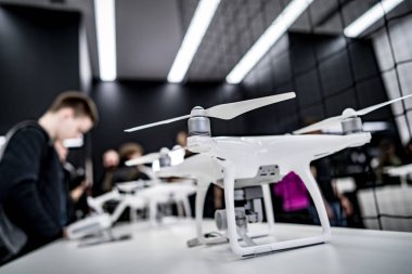 Moskova Rusya: 01 Nisan 2017 - ile DJI indeks işlem Quadcopter dron mağaza açılış c