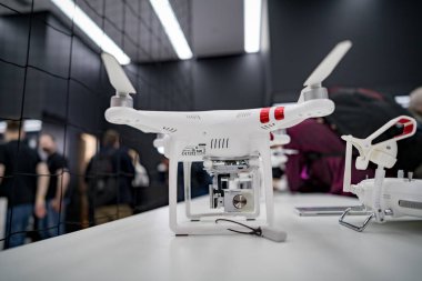 Moskova Rusya: 01 Nisan 2017 - ile DJI indeks işlem Quadcopter dron mağaza açılış c