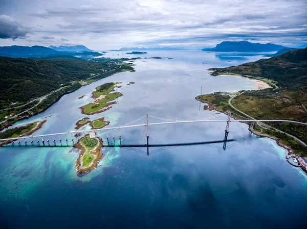 Ponte Tjeldsundbrua na Noruega — Fotografia de Stock